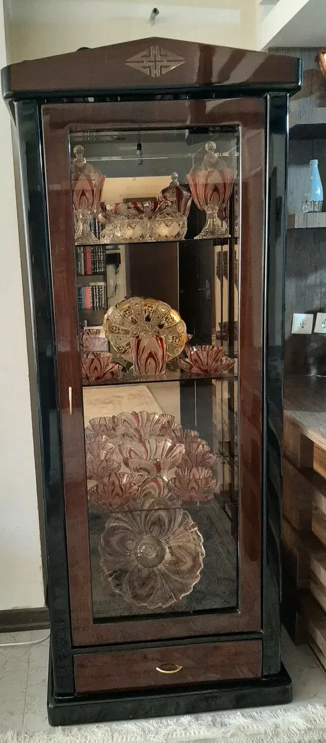 ویترین بسیار شیک وکاملا نو|بوفه، ویترین، کنسول|اصفهان, کوی نرگس|دیوار