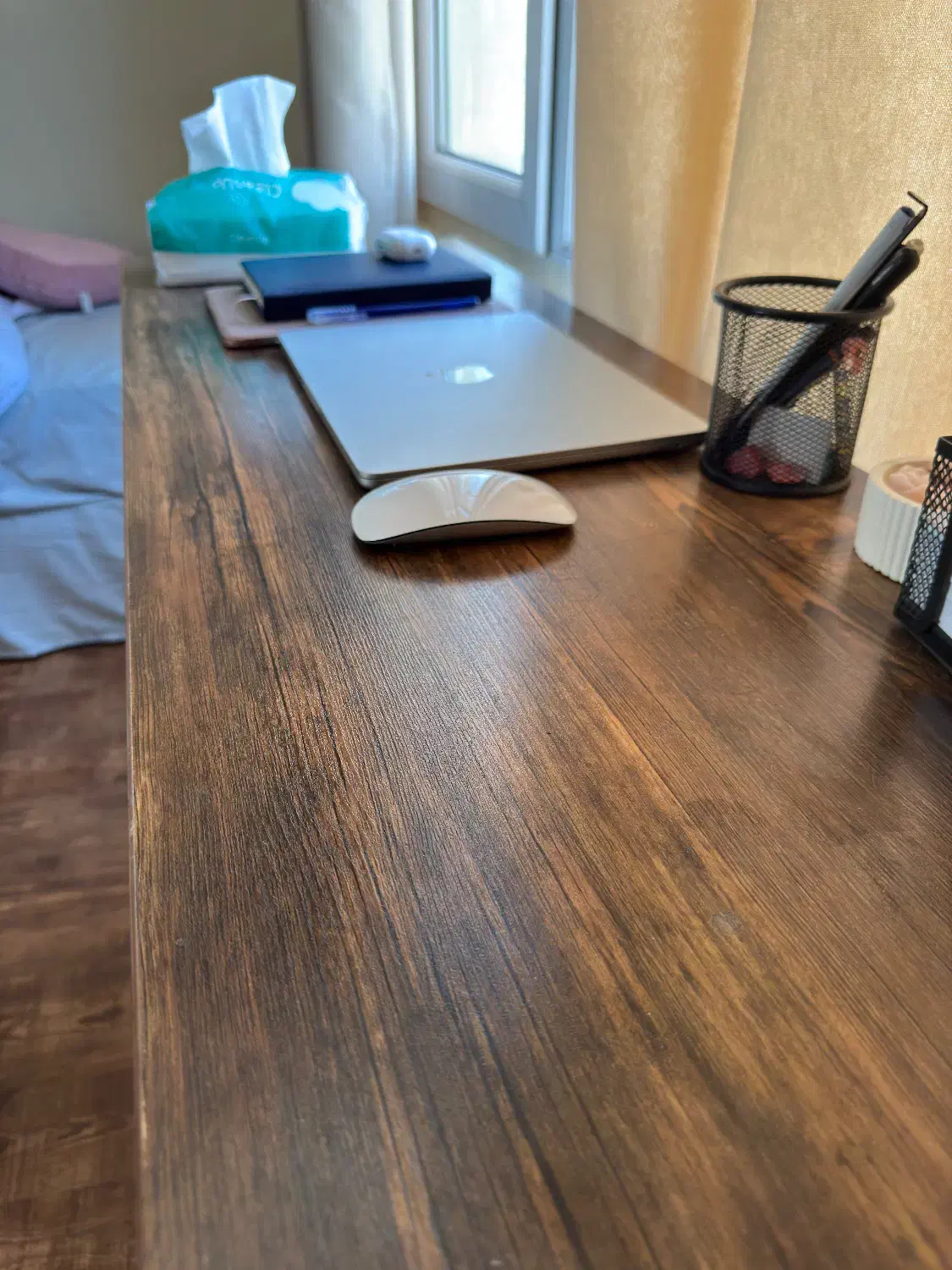 یک میز و دو عدد کتابخانه|کتابخانه، شلف، قفسههای دیواری|کرج, چهارصد دستگاه|دیوار