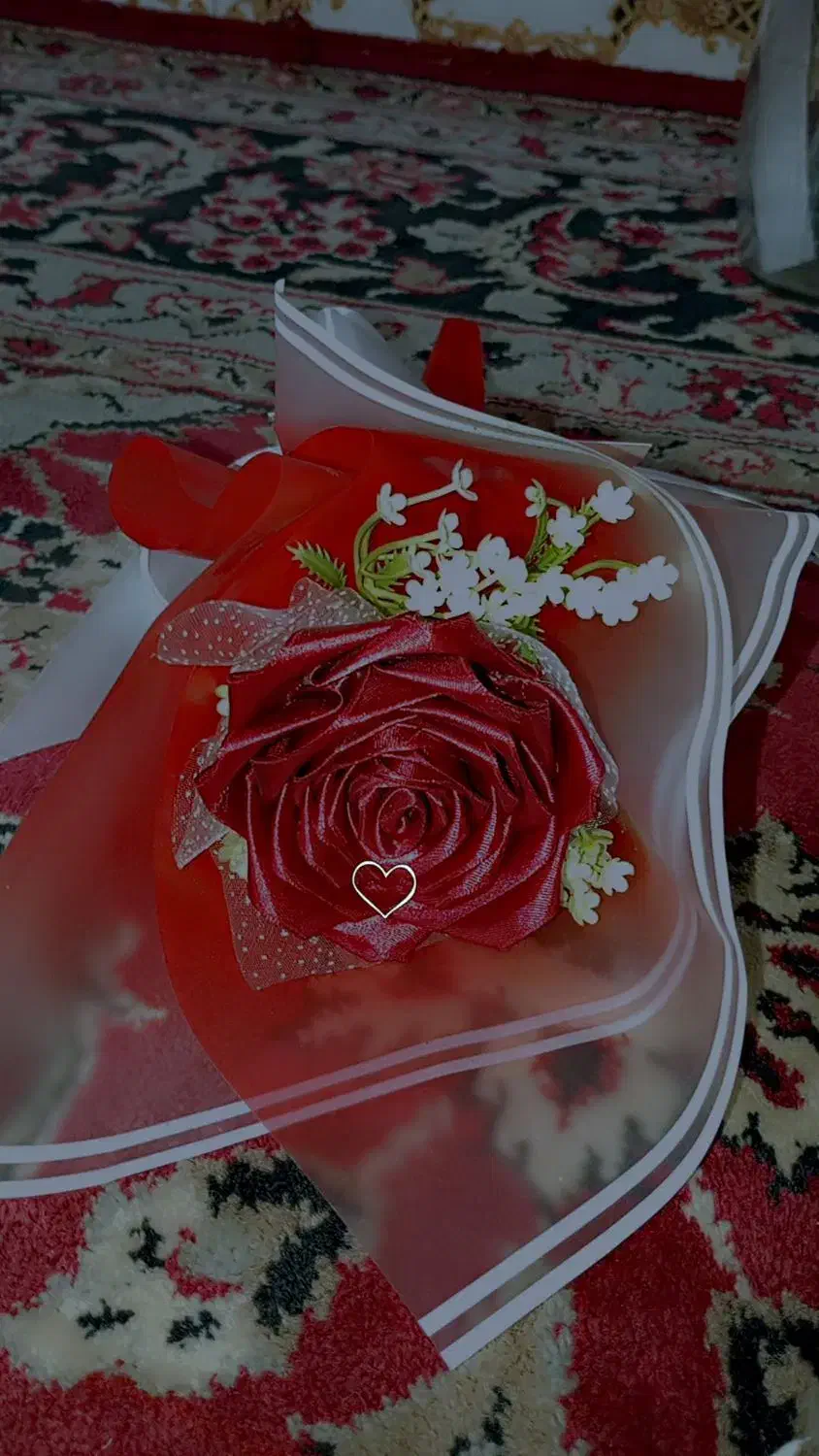 گل روبانی|گل مصنوعی|درمیان, |دیوار