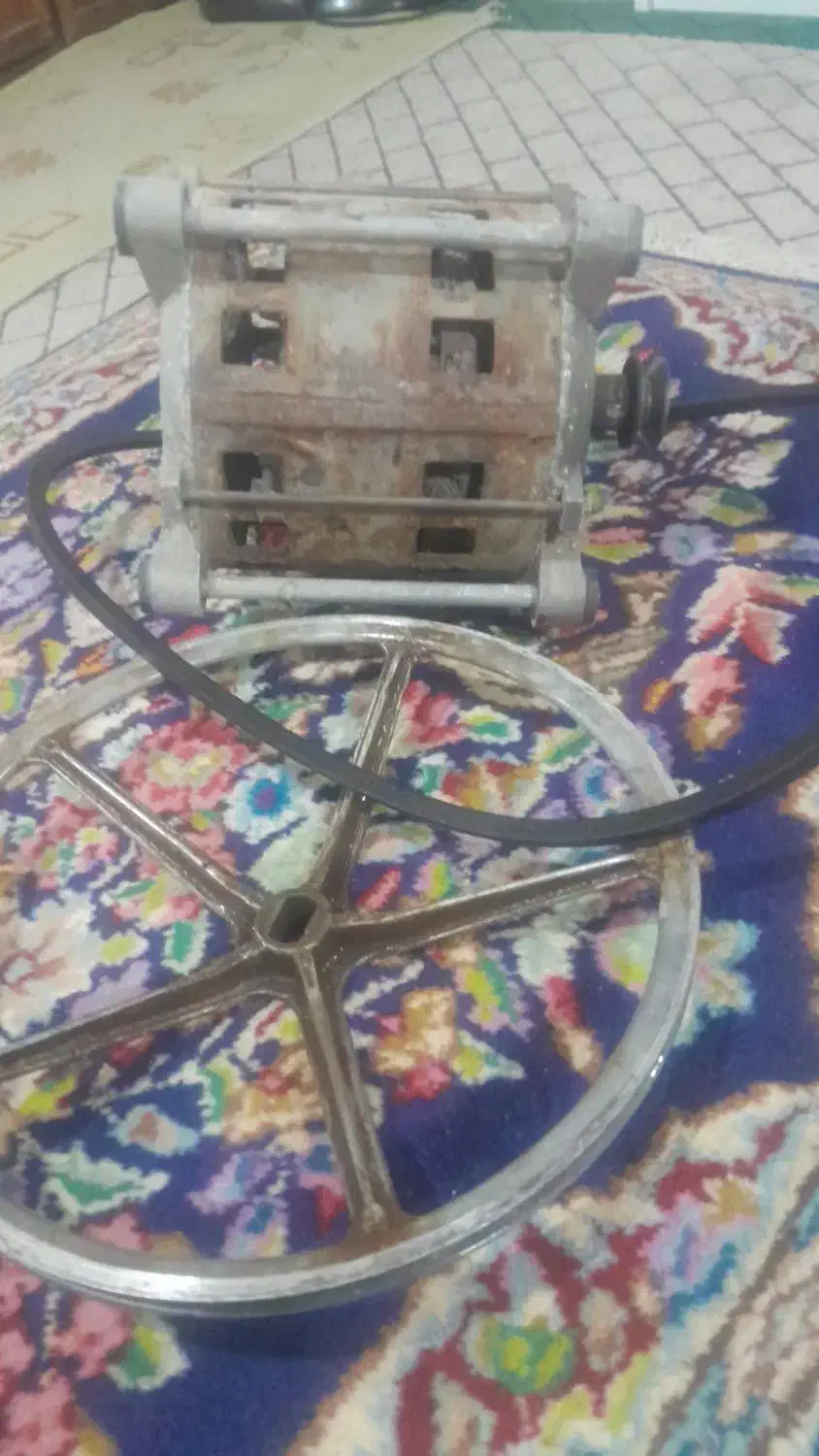 موتورایتالیایی تسمه و فولی بزرگ لباسشویی|ماشین لباسشویی و خشککن لباس|رودسر, |دیوار