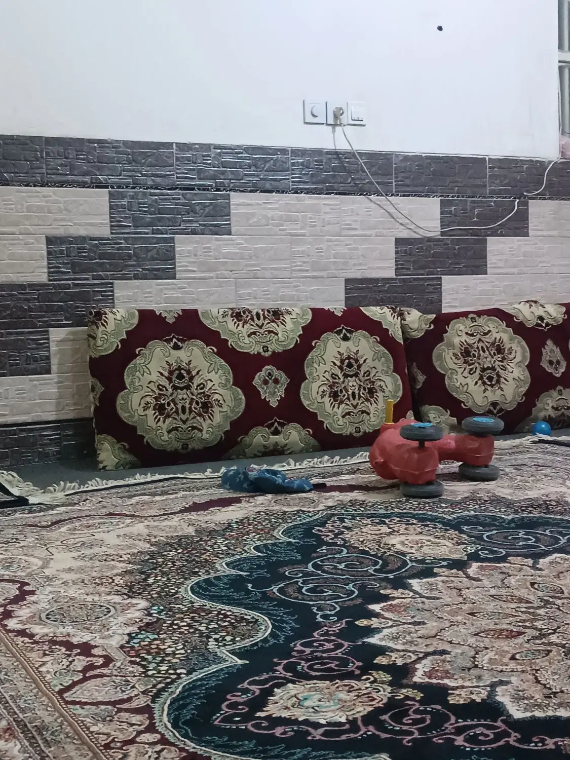 پشتی 2عدد|پشتی|زاهدان, |دیوار
