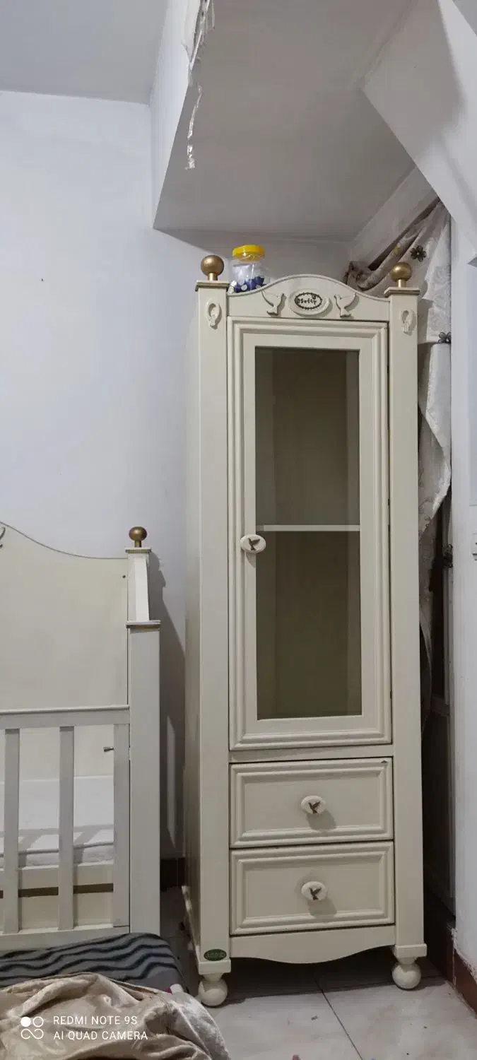 تخت و کمد کودک|تخت و صندلی بچه|رباط‌کریم, رباط‌کریم|دیوار