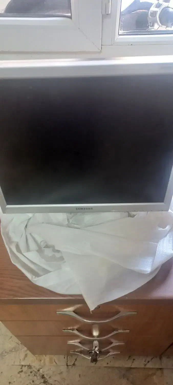 مانیتور ۱۷ اینچ|قطعات و لوازم جانبی رایانه|تهران, سنائی|دیوار