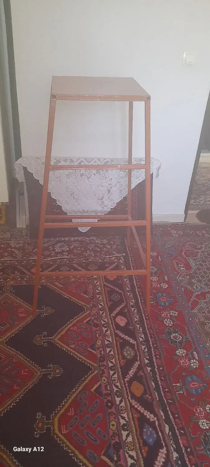 چهار پایه سه پله بسیار سالم و نو .رنگ شده|صندلی و نیمکت|سنقر, |دیوار