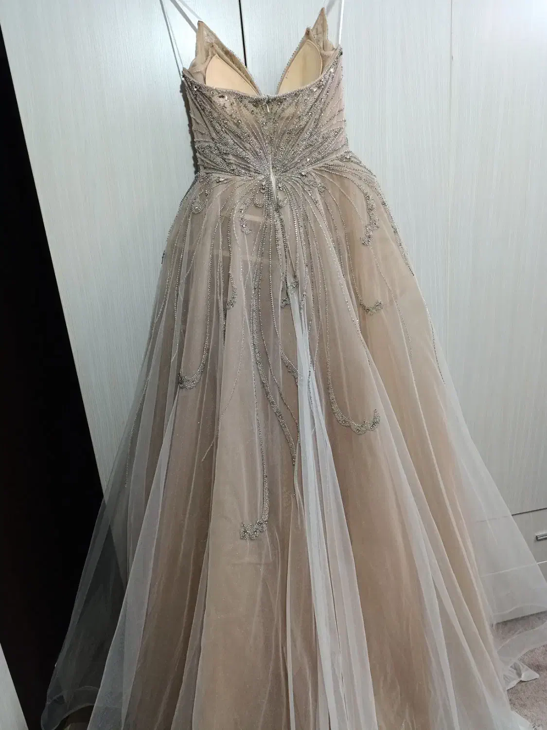 لباس مجلسی|لباس|ابریشم, |دیوار