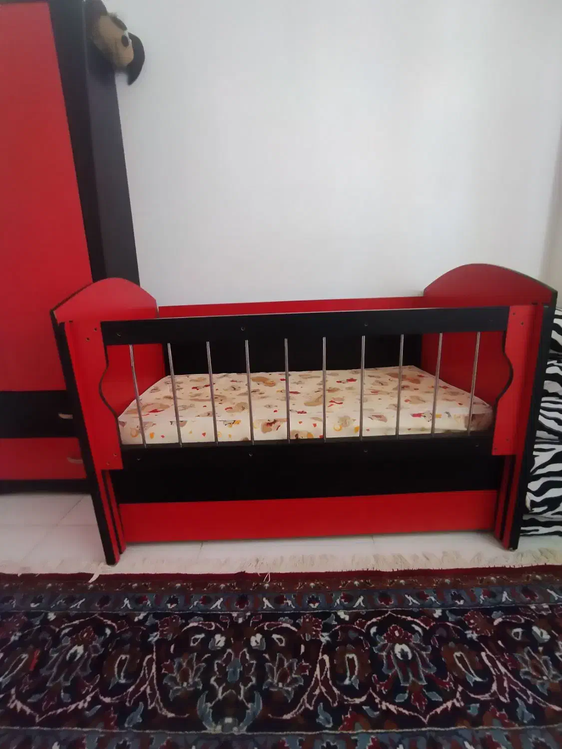 تخت و کمد|تخت و صندلی بچه|کوهدشت, |دیوار