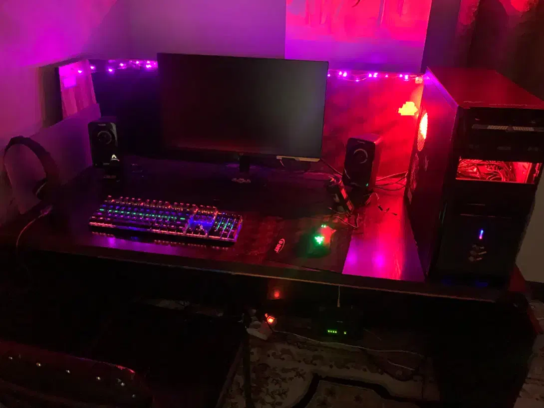 کامپیوتر گیمینگ نسل۱۲ همراه میز و صندلی کامل(فوری)|رایانه رومیزی|رباط‌کریم, مسکن مهر آبشناسان|دیوار