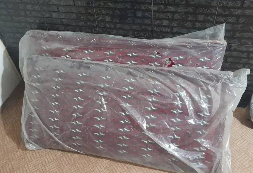 یک جفت پشتی نو|پشتی|ری, دیلمان|دیوار