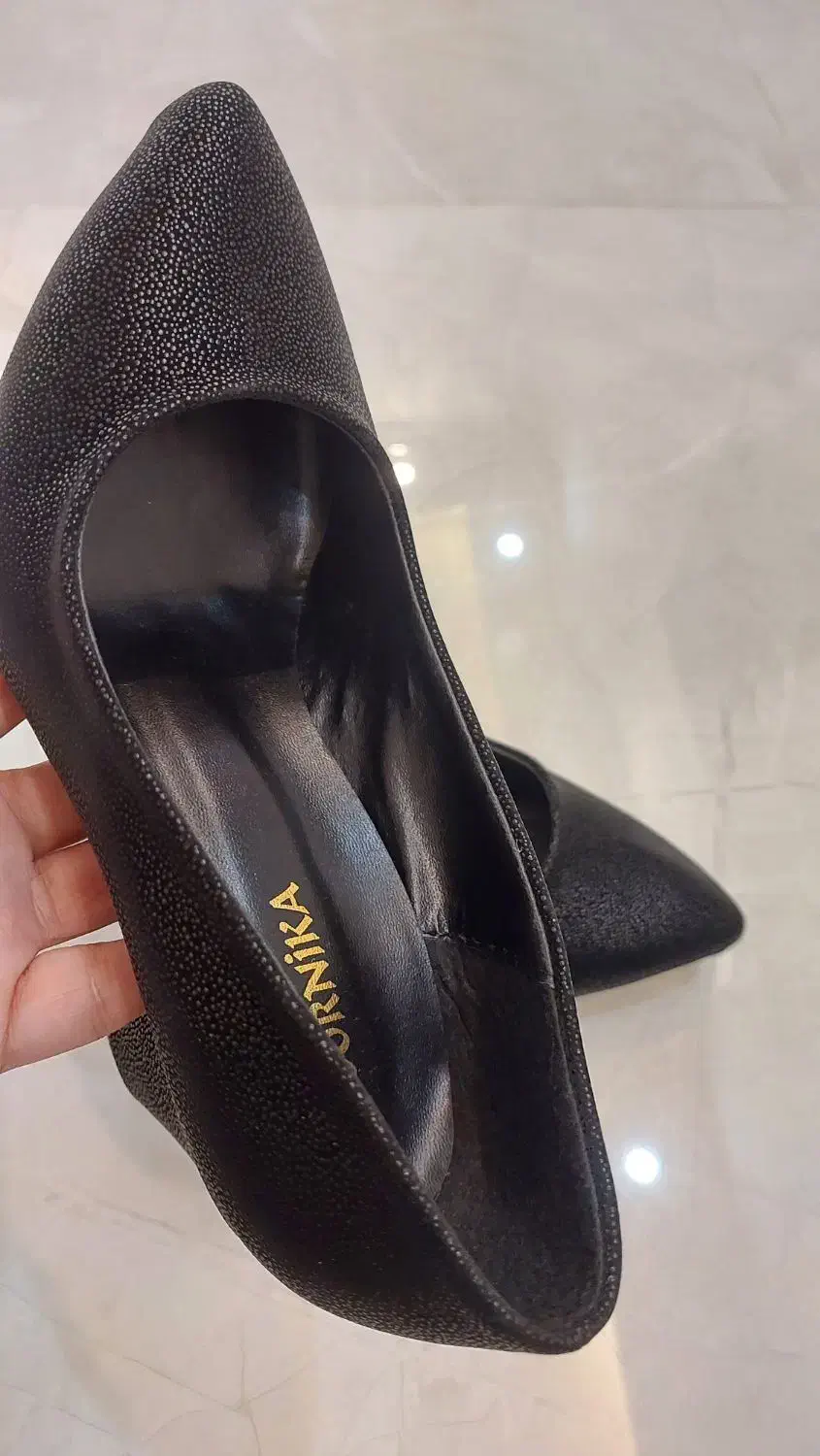 کفش مشکی|کیف، کفش، کمربند|سیاهکل, |دیوار