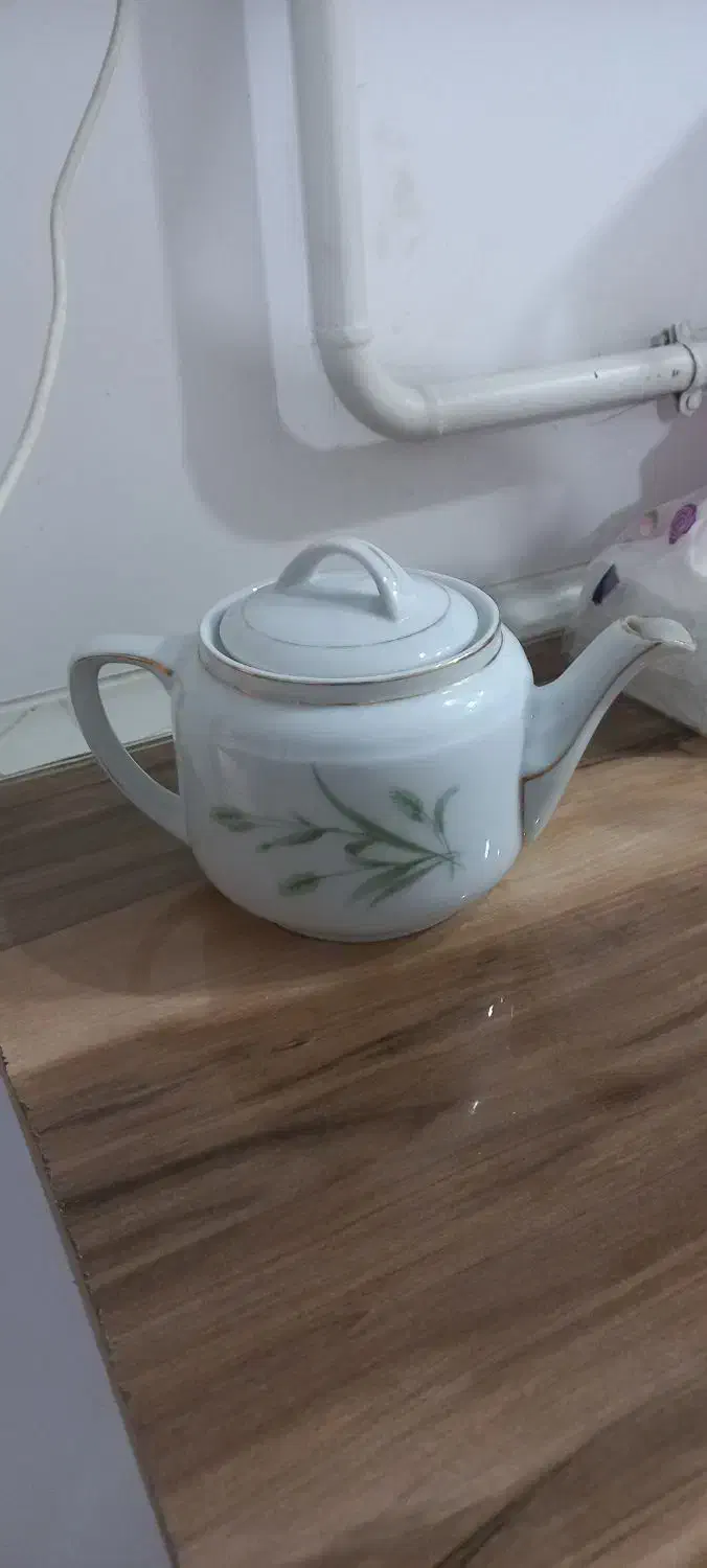 قوری طرح گل گندم|کلکسیون اشیاء عتیقه|لنگرود, |دیوار