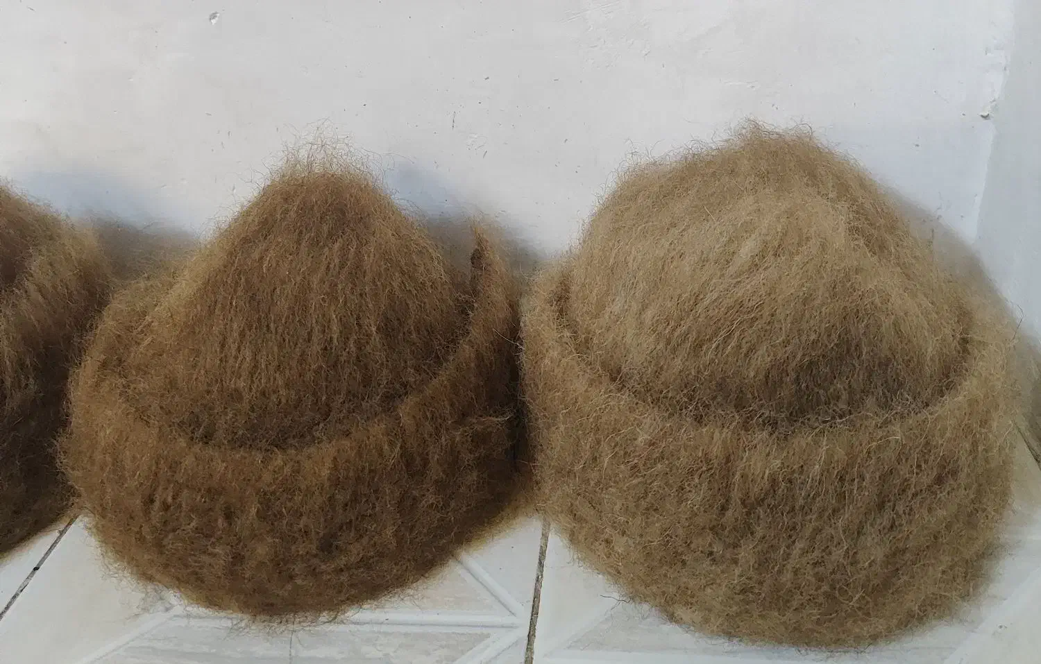 کلاه|لباس|آشخانه, |دیوار