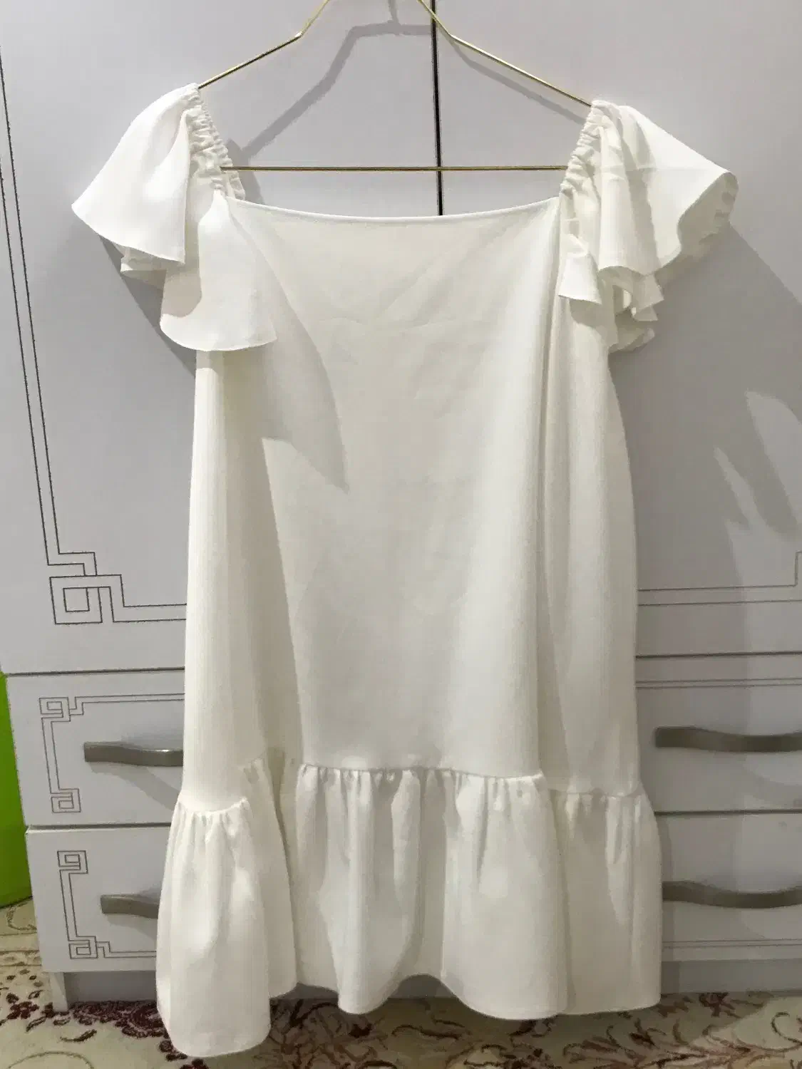 پیراهن سفید زیبا|لباس|ساری, |دیوار