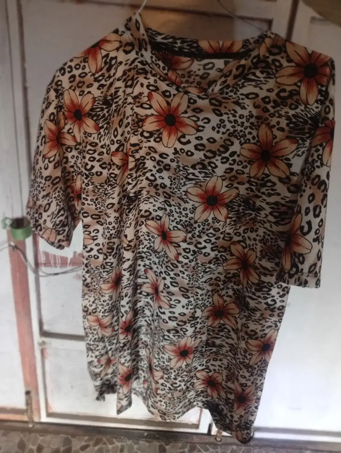 انواع شومیز و تیشرت زنانه زیر قیمت بازار|لباس|اهر, |دیوار