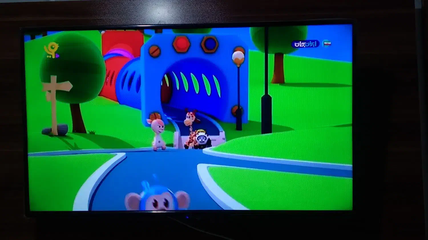 تلویزیون ۴۳ اینچ|تلویزیون و پروژکتور|اقبالیه, |دیوار