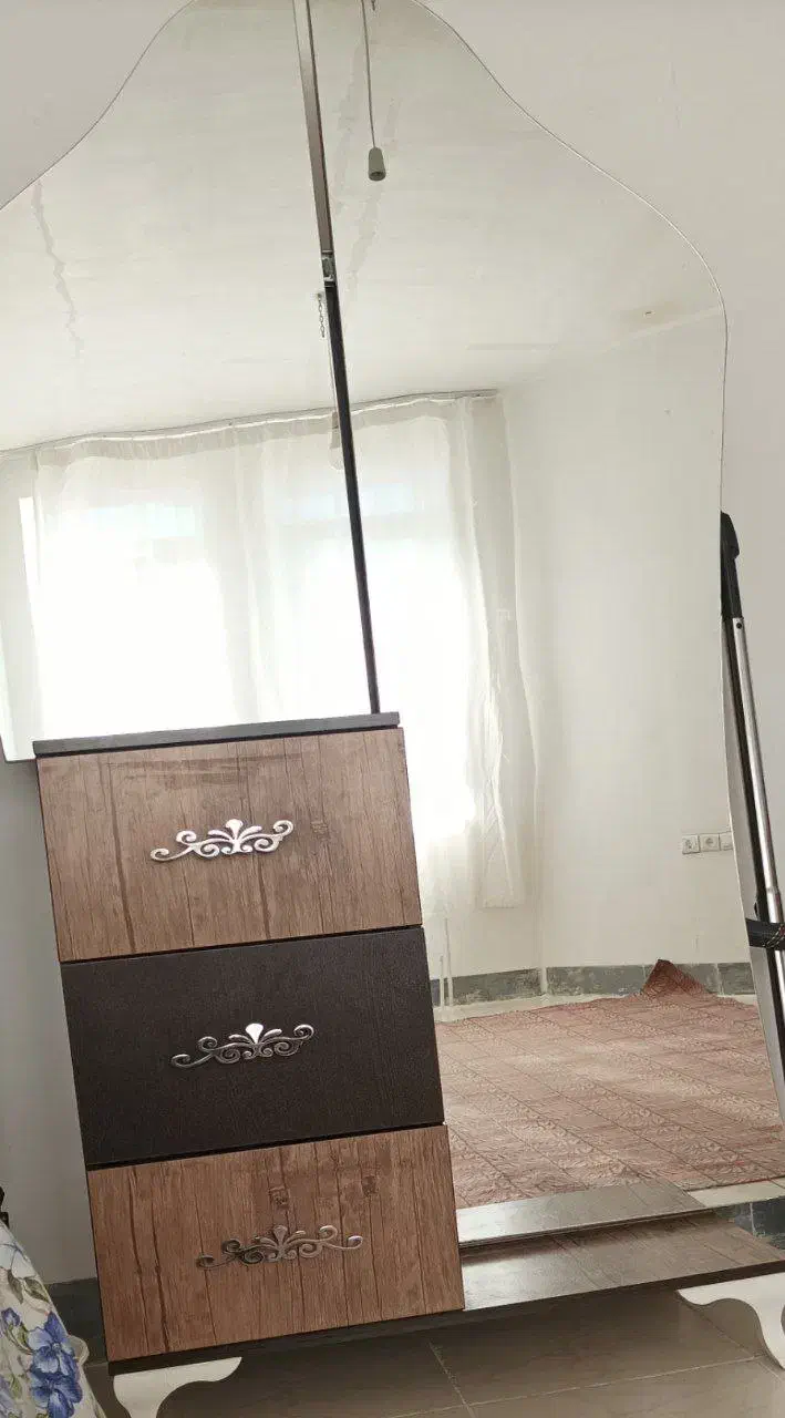 فروش یک عدد میز آرایش تمیز با دو عدد پاتختی|تخت و سرویس خواب|پیرانشهر, |دیوار