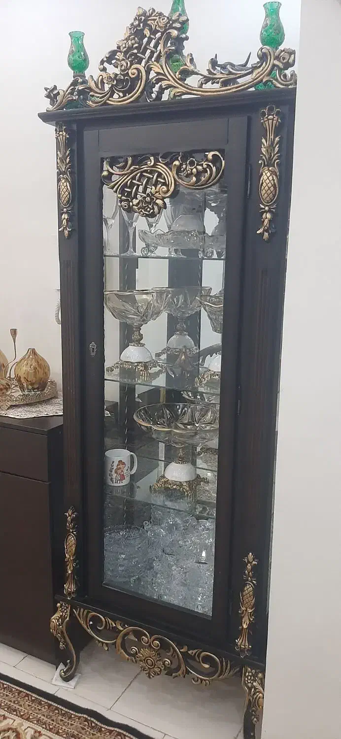 بوفه ایستاده|بوفه، ویترین، کنسول|فردیس, نگارستان|دیوار