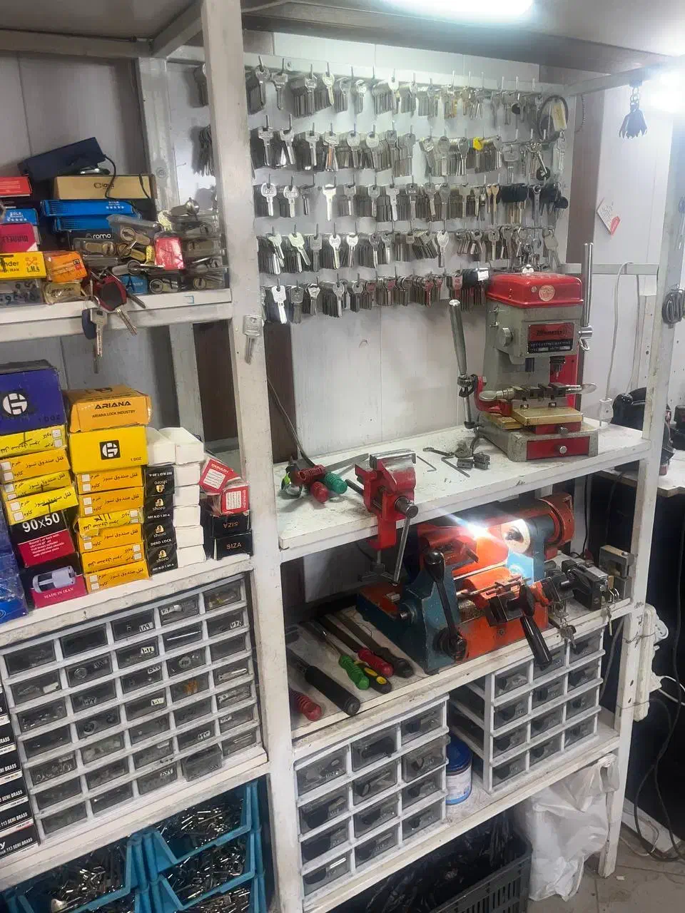 کلید سازی شبانه روزی شرق تهرانپارس نارمک سراج|خدمات پیشه و مهارت|تهران, تهرانپارس غربی|دیوار