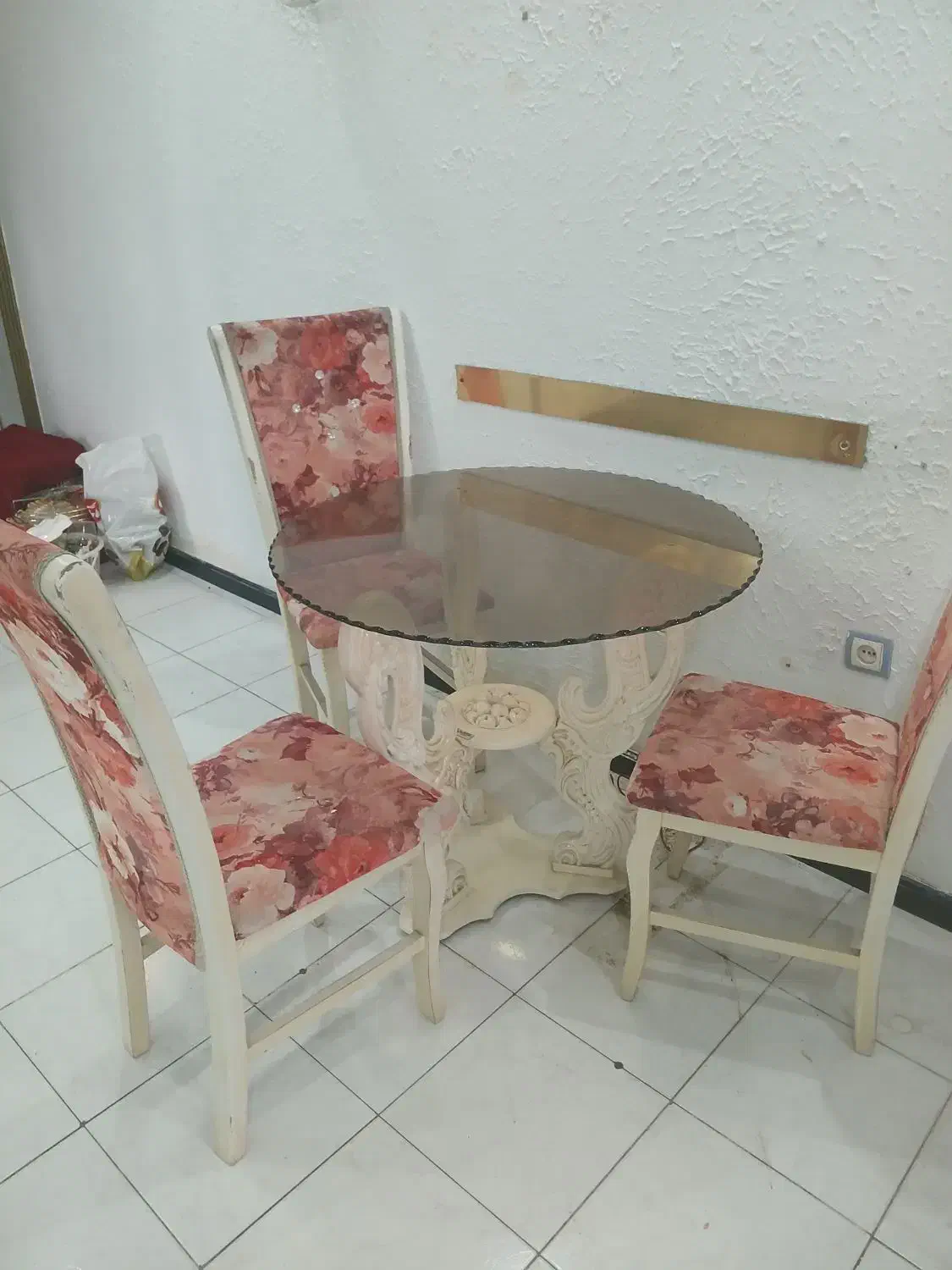 میزوصندلی|میز و صندلی غذاخوری|رشت, چله خانه|دیوار