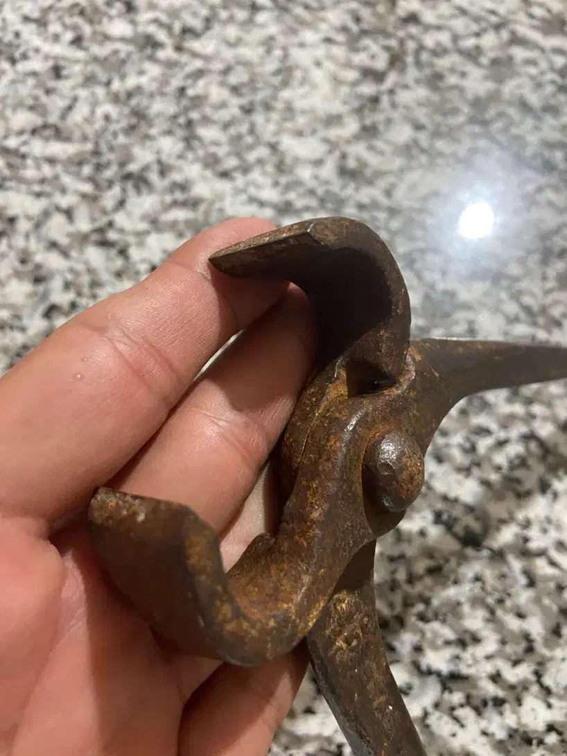 انبر|ابزارآلات|مشهد, طرق|دیوار