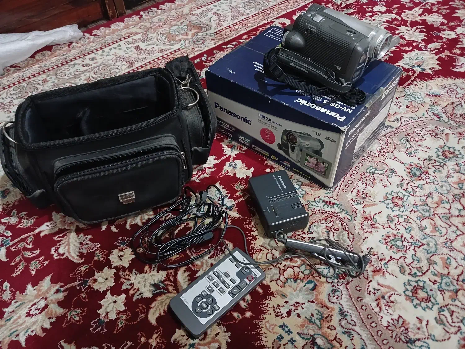 دوربین فیلمبرداری وعکاسی پاناسونیک|دوربین عکاسی و فیلم‌برداری|اندیشه, اندیشه فاز ۳|دیوار