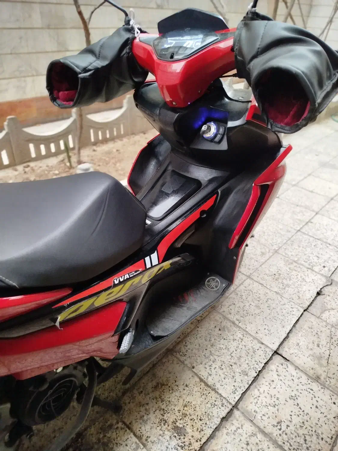 موتور ایروکس|موتورسیکلت|رباط‌کریم, رباط‌کریم|دیوار