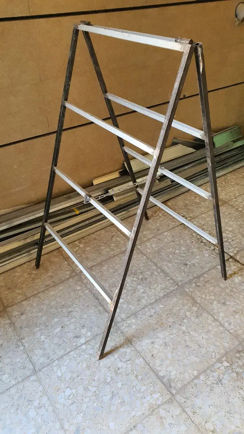 اجاره کرایه تخته بنایی قالی داربست بشکه خرک الوار|مصالح و تجهیزات ساختمان|اصفهان, خرم|دیوار