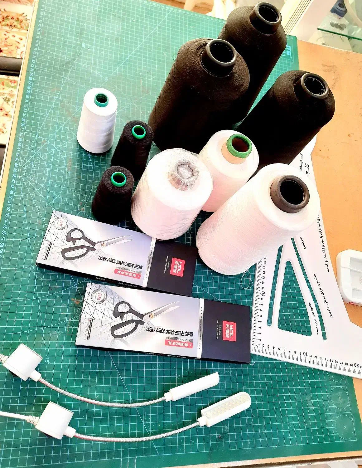 تعدادی وسایل خیاطی باقیمت عالی به فروش میرسد|لوازم خیاطی و بافتنی|گرمسار, |دیوار