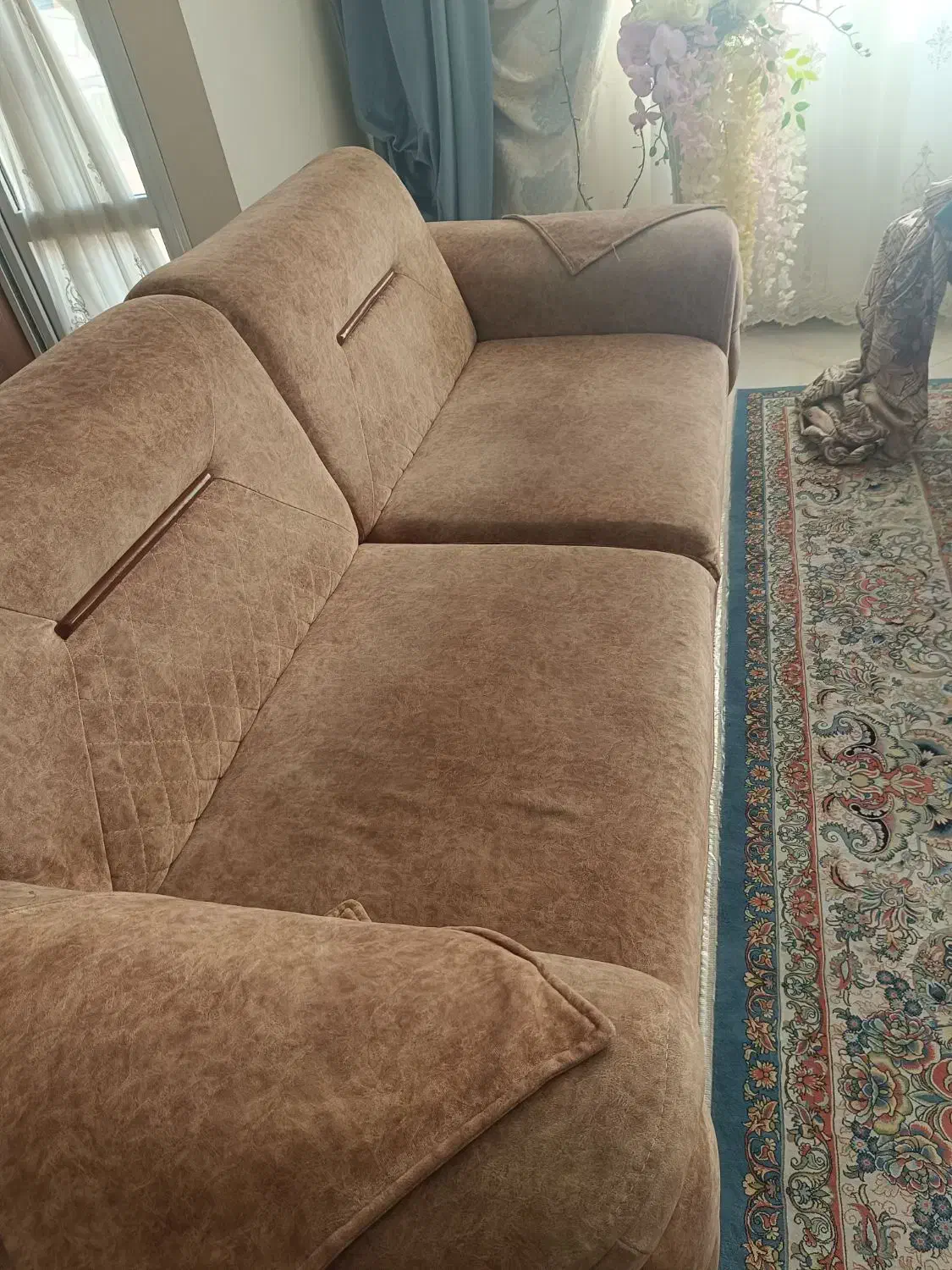 یک کاناپه ۳نفره چستر|مبلمان خانگی و میز عسلی|تهران, افسریه جنوبی|دیوار