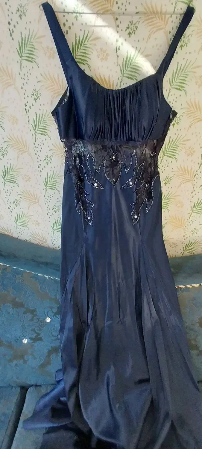 لباس مجلسی ساتن|لباس|شیروان (خراسان), |دیوار