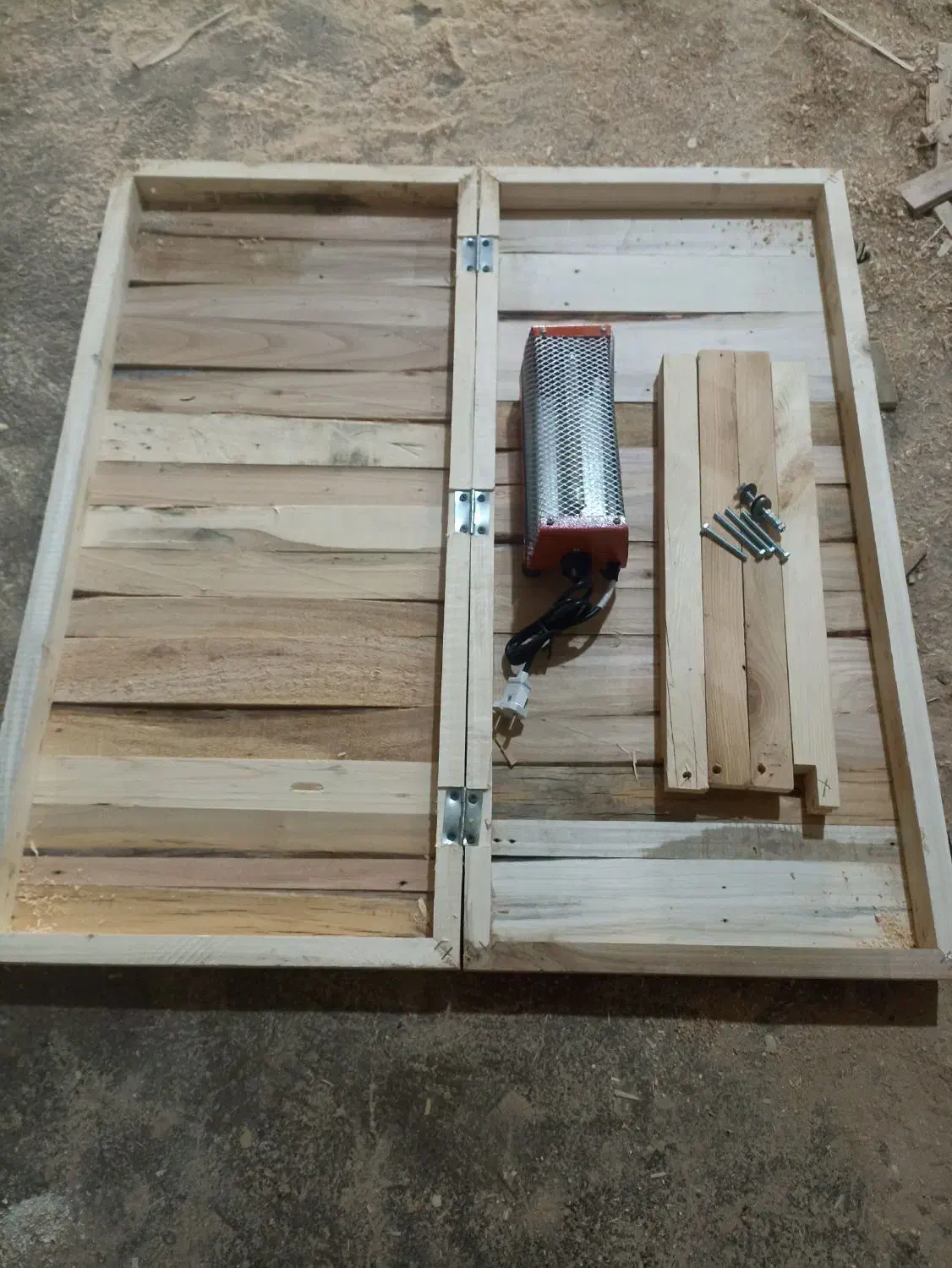 کرسی  چوبی (به همراه هیتر)|بخاری، هیتر، شومینه|مشهد, نوید|دیوار