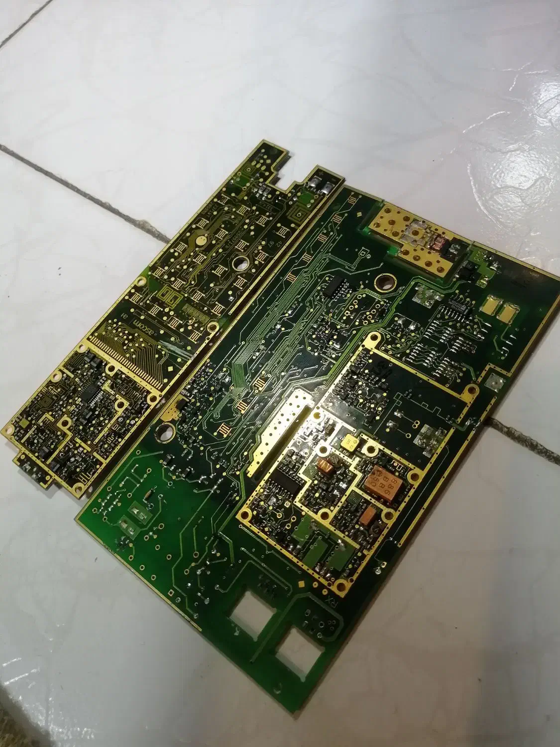 برد خط طلا|کلکسیون اشیاء عتیقه|شهریار, کهنز|دیوار