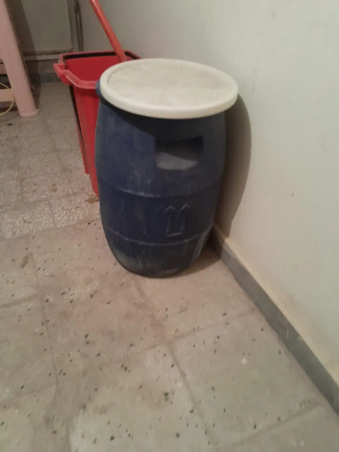 دبه بزرگ جای آب|ظروف نگهدارنده، پلاستیکی، یکبارمصرف|کرمانشاه, |دیوار