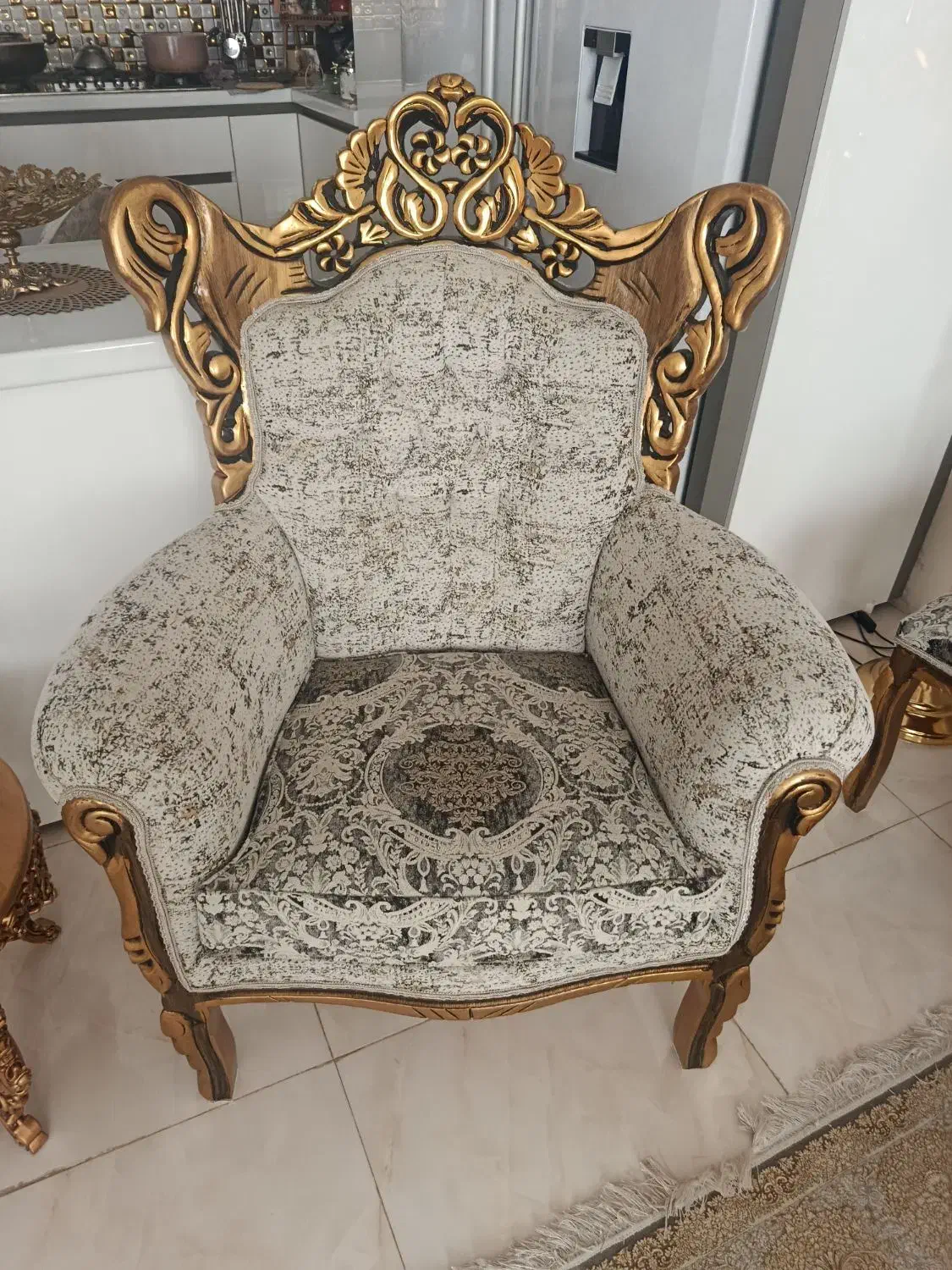 به علت کمبود جا بفروش می رسد|مبلمان خانگی و میز عسلی|مشکیندشت, |دیوار