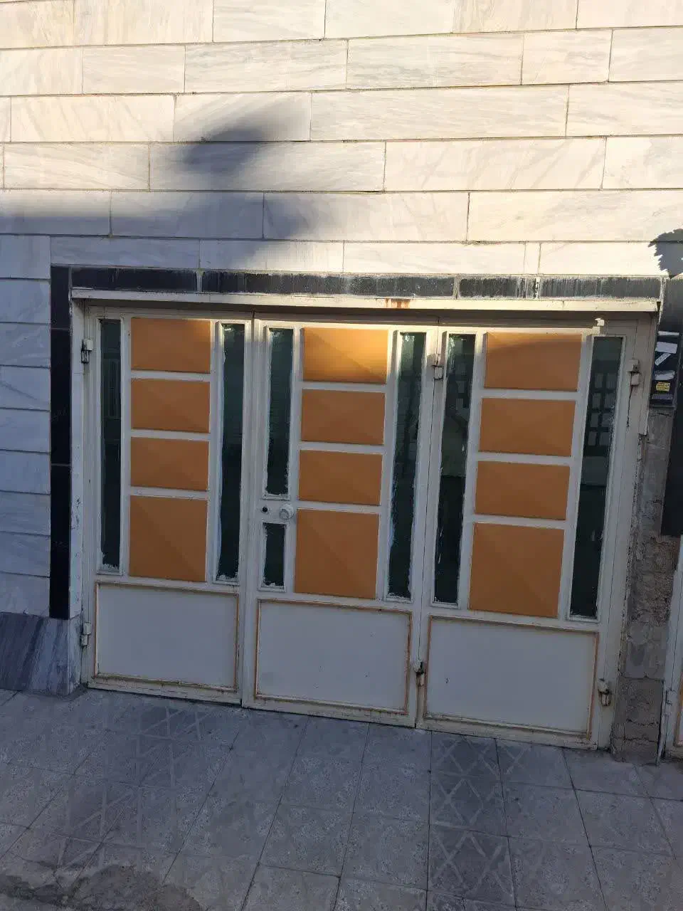 ۶لنگه درب حیاط و پارکینگ سالم بدون چهارچوب|مصالح و تجهیزات ساختمان|بروجرد, |دیوار