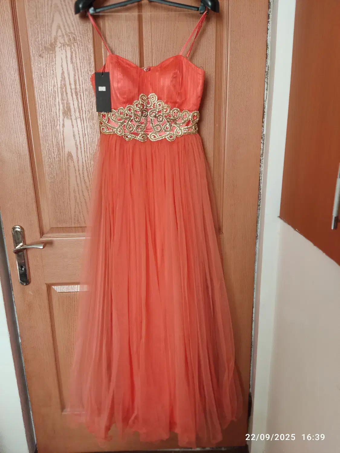 لباس مجلسی|لباس|سلماس, |دیوار