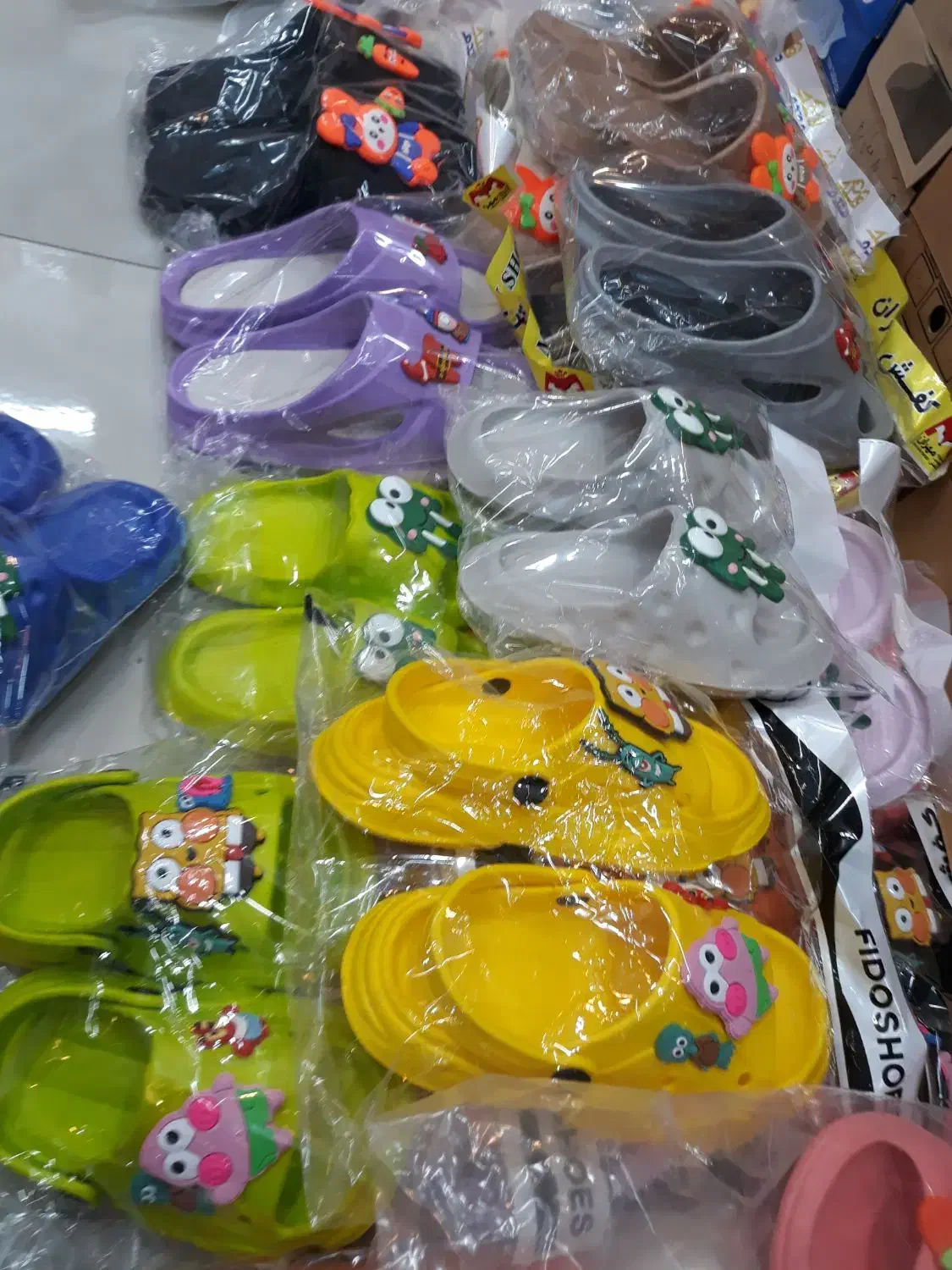 دمپایی عمده|کیف، کفش، کمربند|شیراز, کاراندیش|دیوار