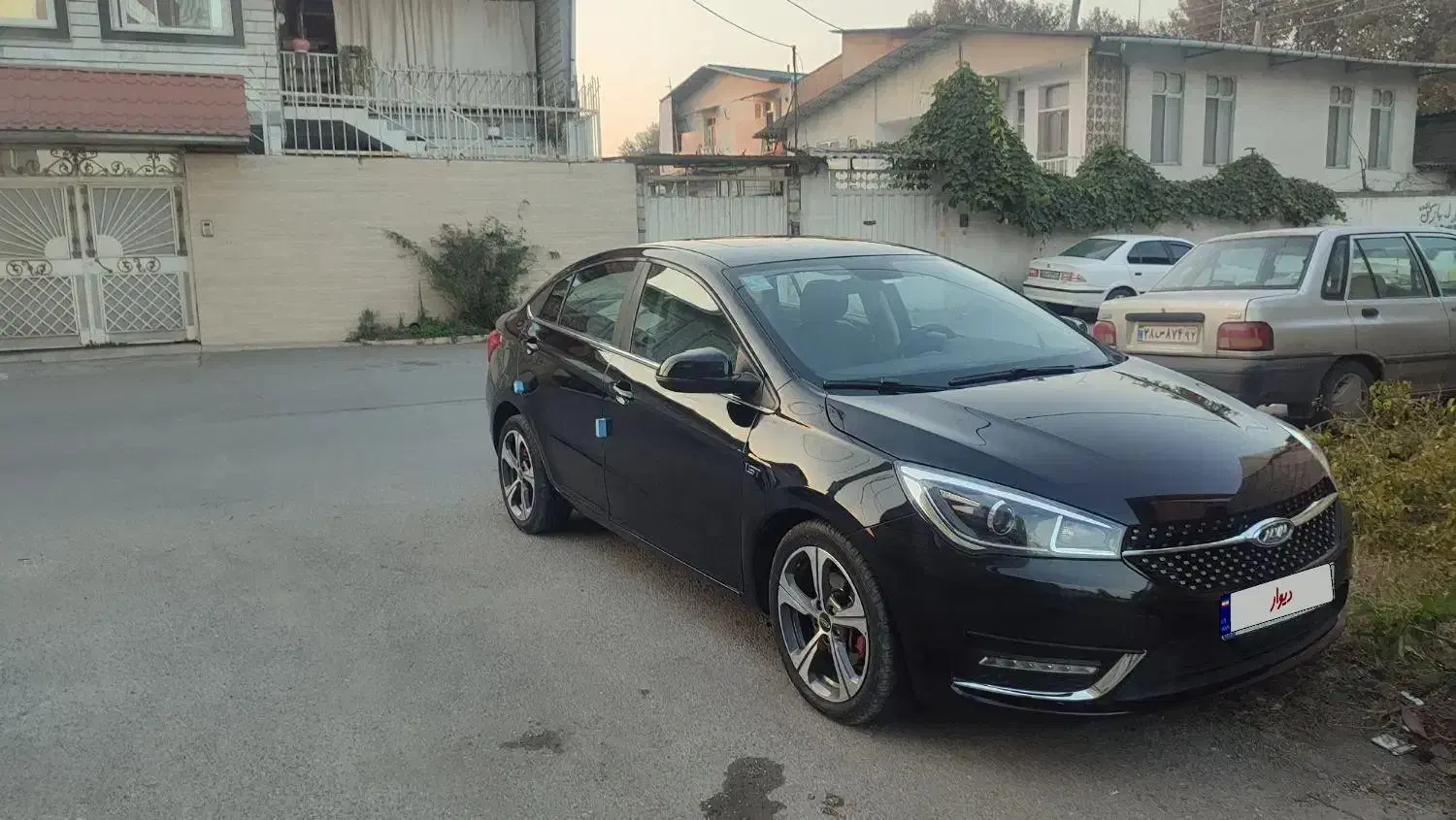 اریزو 5 مشکی مدل 1402|خودرو سواری و وانت|قائم‌شهر, |دیوار