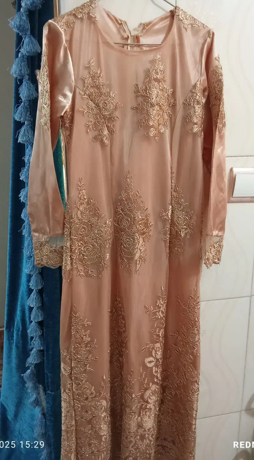 پیراهن مجلسی|لباس|ساوه, |دیوار