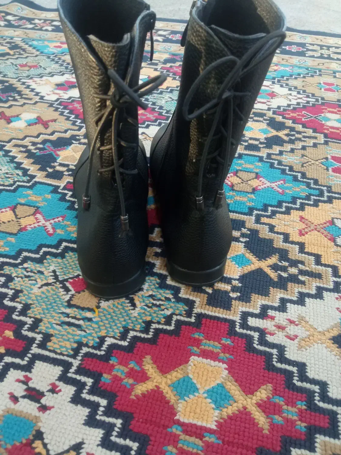 کفش|کیف، کفش، کمربند|اشتهارد, |دیوار