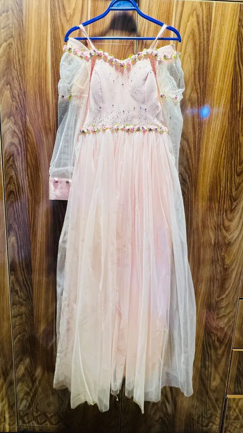 در حد نو|لباس|رشت, استادسرا|دیوار