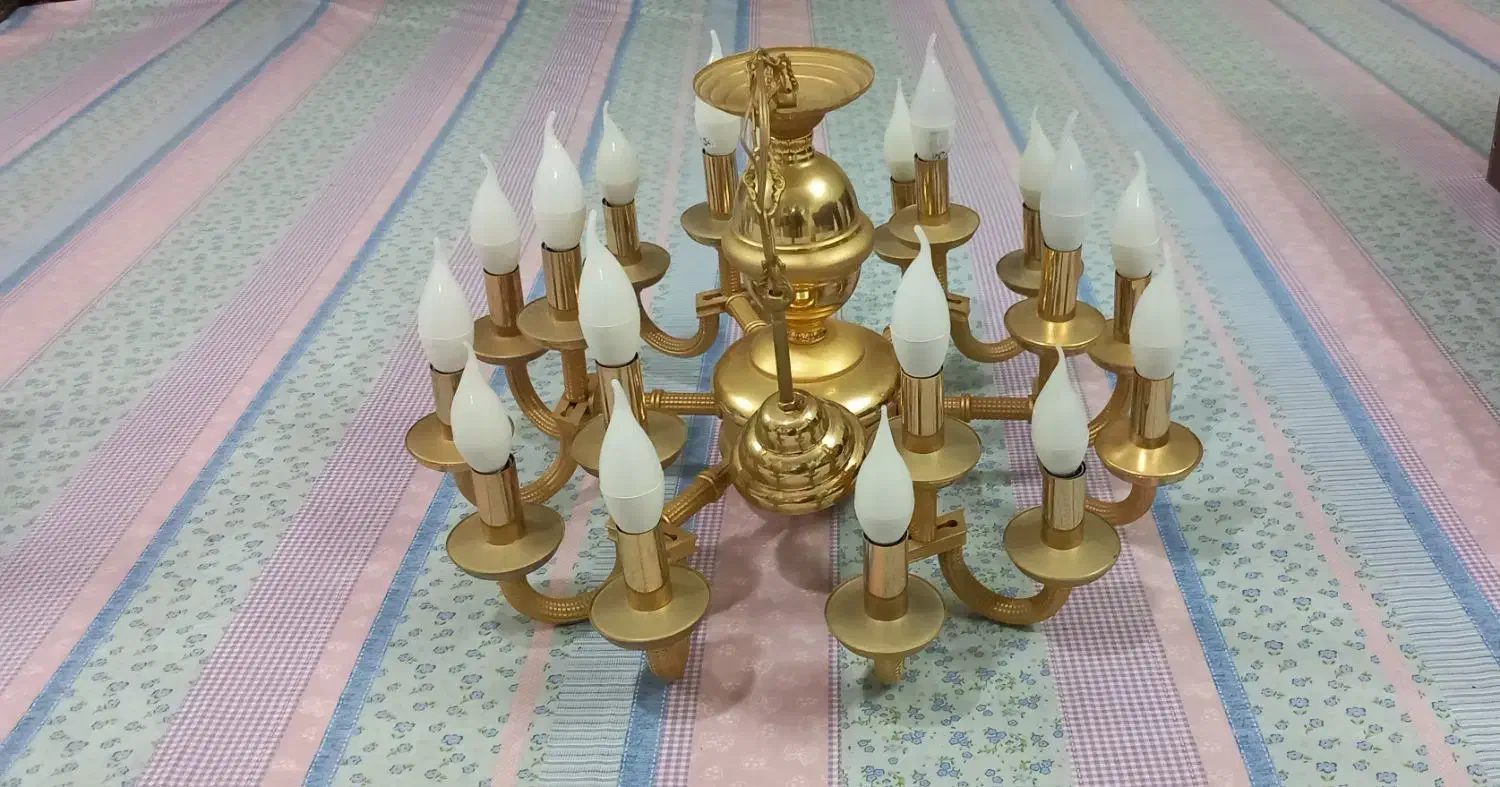 فروش تعدادی لوازم منزل به علت جا به جایی|لوستر و چراغ آویز|اصفهان, آهنگران|دیوار