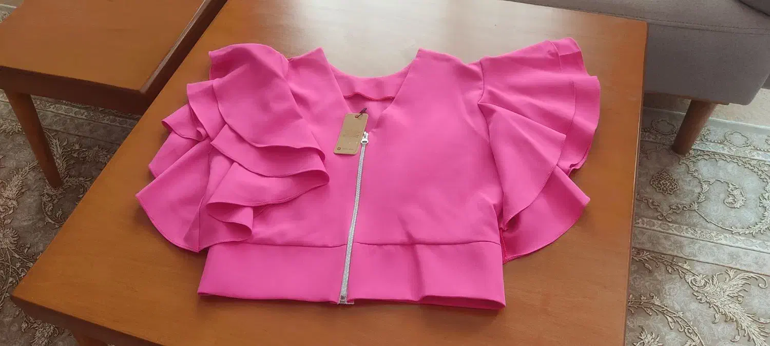 تعداد زیادی لباس متنوع|لباس|میانه, |دیوار