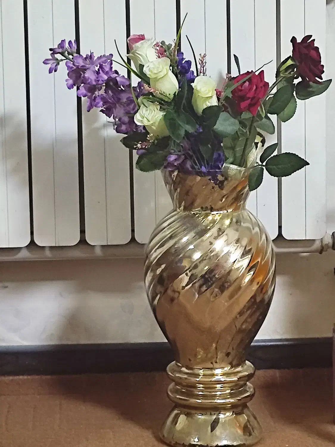 گلدان همراه گل مصنوعی|گل مصنوعی|شیراز, ریشمک|دیوار