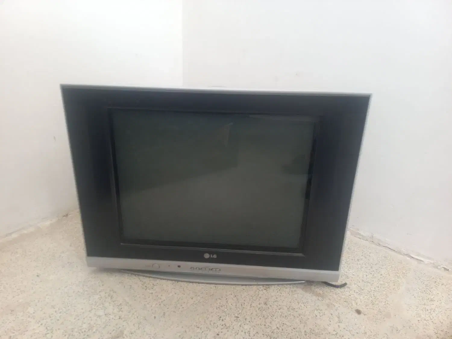 تلویزیون ۲۱اینچ|تلویزیون و پروژکتور|ملایر, |دیوار