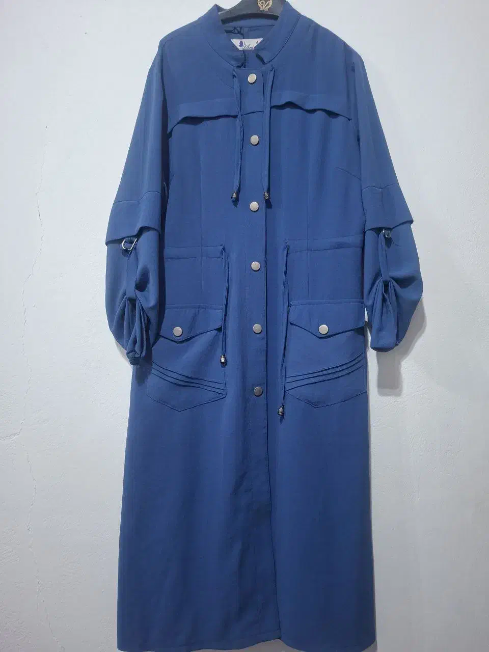 مانتو|لباس|بندر انزلی, انقلاب|دیوار