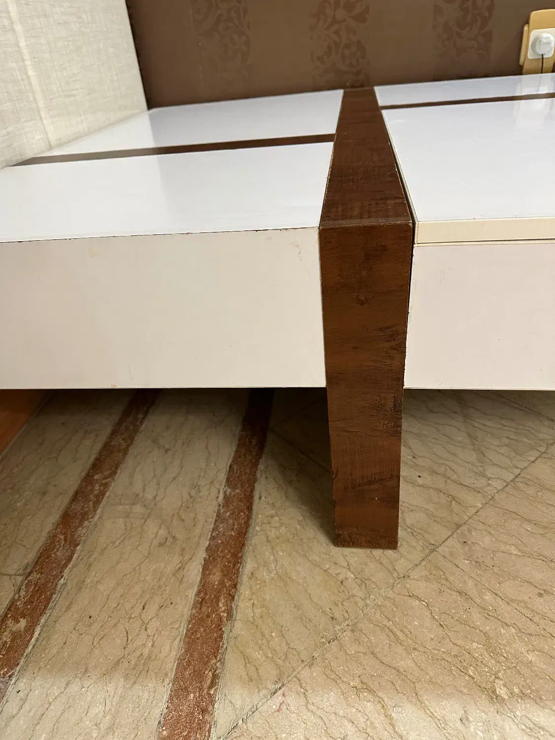 میز جلو مبلی سفارشی ساخته دو طرفش باکس داره|مبلمان خانگی و میز عسلی|رشت, بلوار گیلان|دیوار