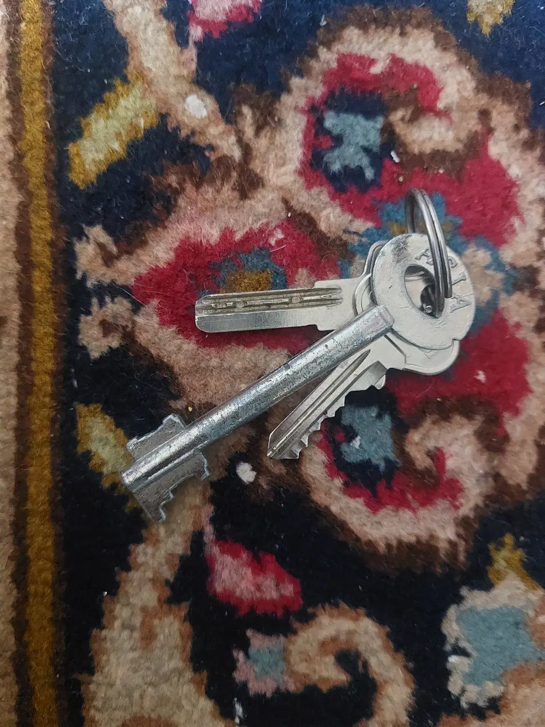 دسته کلید گمشده|اشیا|زرند, |دیوار