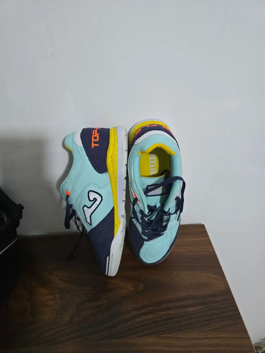 کتاونی سالنی فوتسال|کیف، کفش، کمربند|شهریار, شهرک بهاران (ویره)|دیوار