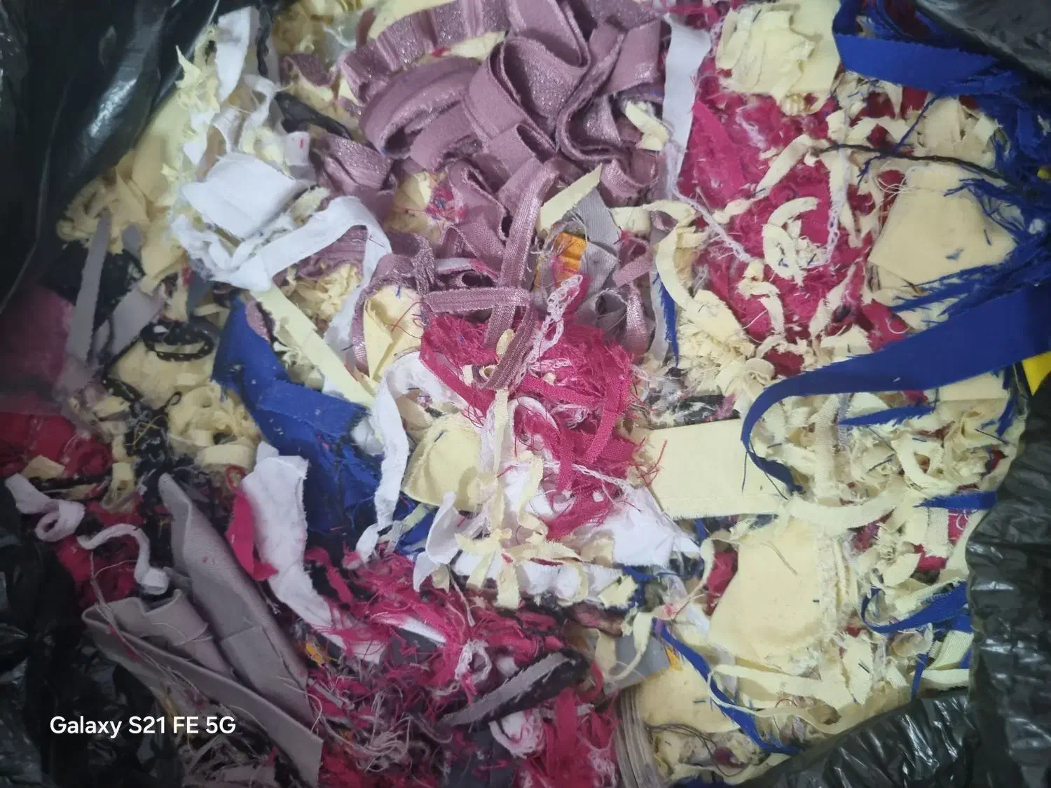 خورده پارچه نو به مقدار زیاد|رختخواب، بالش، پتو|بوشهر, |دیوار