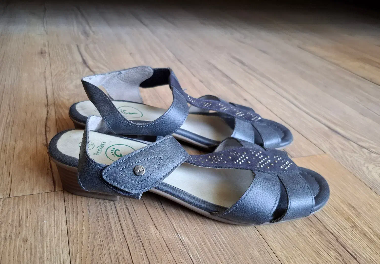 کفش صندل پاشنه دار زنانه خارجی|کیف، کفش، کمربند|اصفهان, باغ دریاچه|دیوار